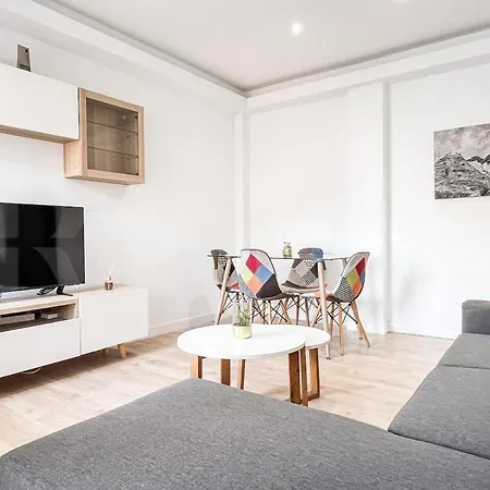 Charming With Balcony Near Center Rems *
